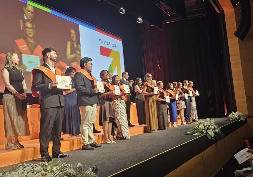 Photograph of the graduated students
